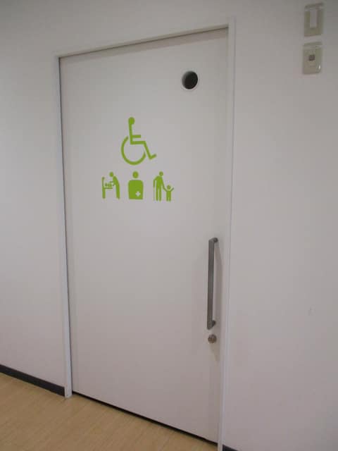 足立都税事務所 のトイレ入口写真