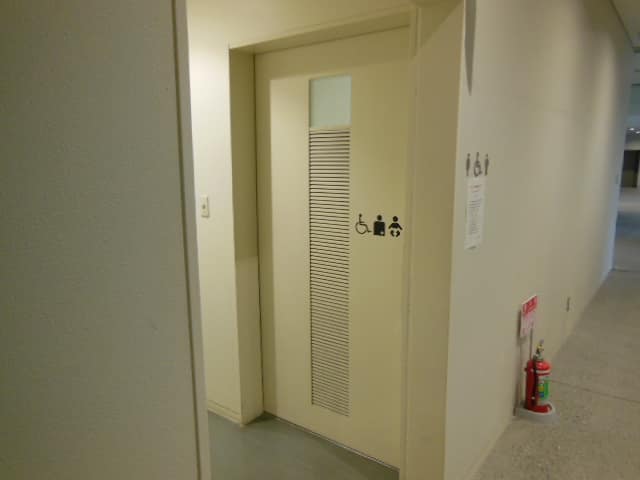都立城東職業能力開発センター のトイレ入口写真