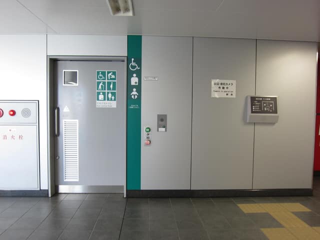 日暮里・舎人ライナー足立小台駅 のトイレ入口写真