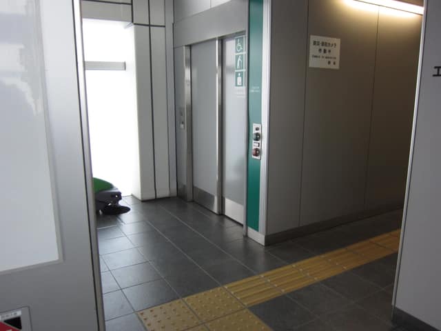日暮里・舎人ライナー高野駅 のトイレ入口写真