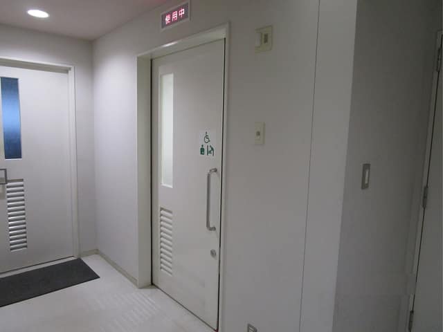西新井消防署舎人出張所 のトイレ入口写真