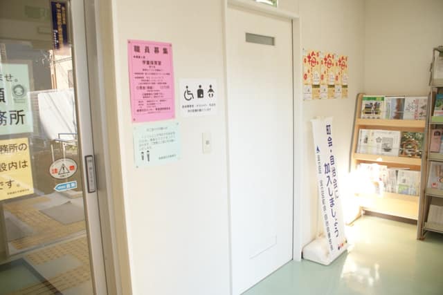 東綾瀬区民事務所 のトイレ入口写真