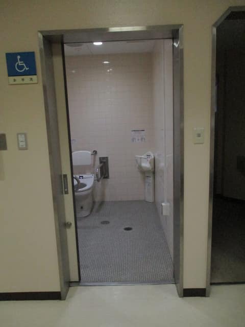 南花畑住区センター のトイレ入口写真