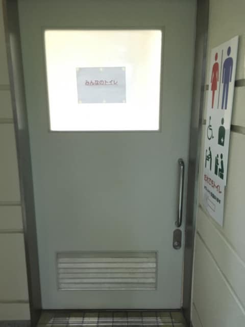 綾瀬住区センター のトイレ入口写真