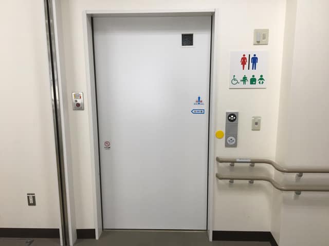 千住あずま住区センター のトイレ入口写真
