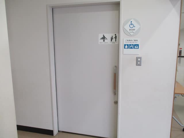 足立区鹿浜いきいき館 のトイレ入口写真