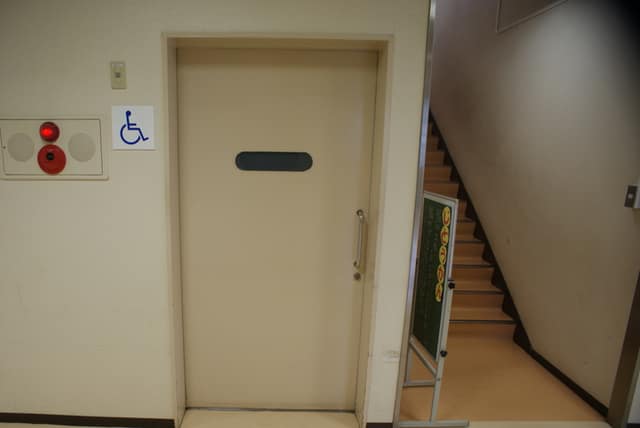 西新井本町住区センター のトイレ入口写真