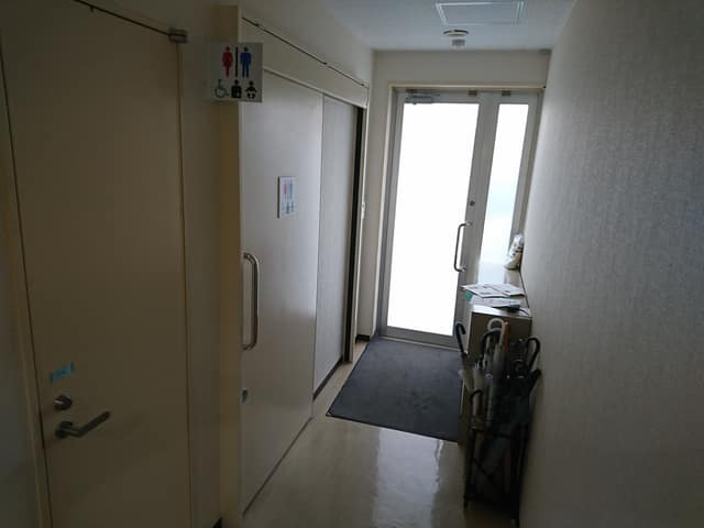 足立保健所東部保健センター のトイレ入口写真