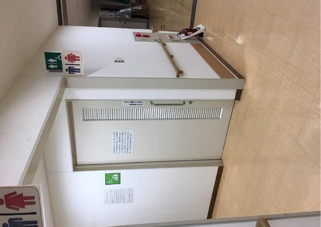 足立保健所竹の塚保健センター のトイレ入口写真
