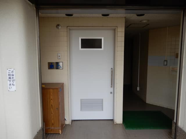 伊興遺跡公園展示館 のトイレ入口写真