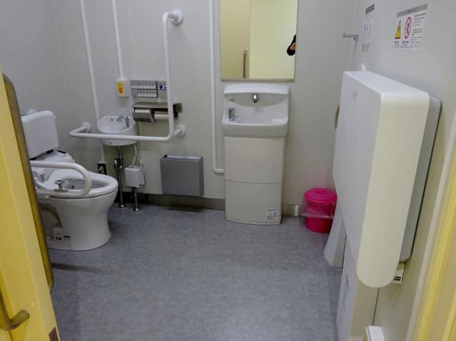 興本地域学習センター のトイレ入口写真