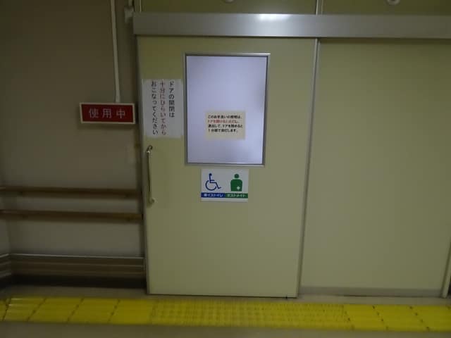 足立区竹の塚地域学習センター のトイレ入口写真