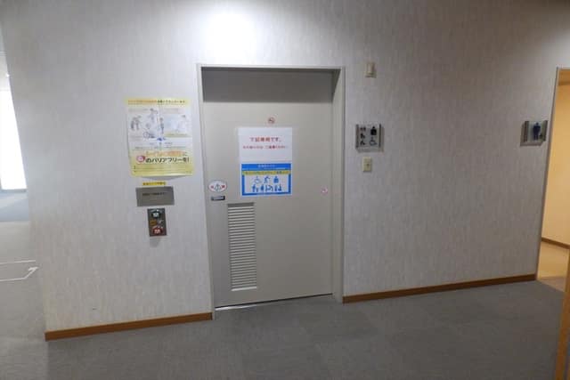 足立区文化芸術劇場 のトイレ入口写真