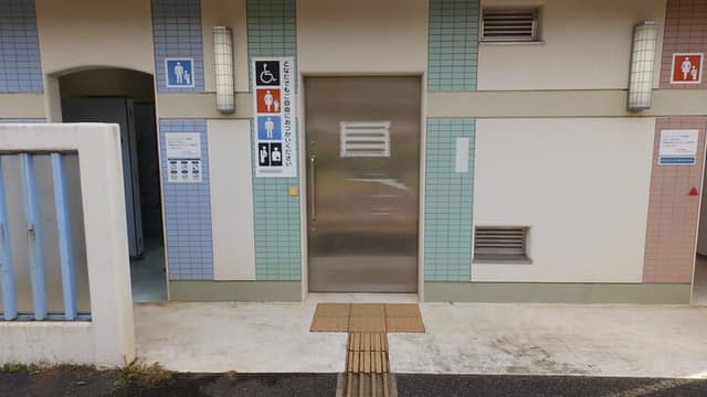 元渕江公園 のトイレ入口写真