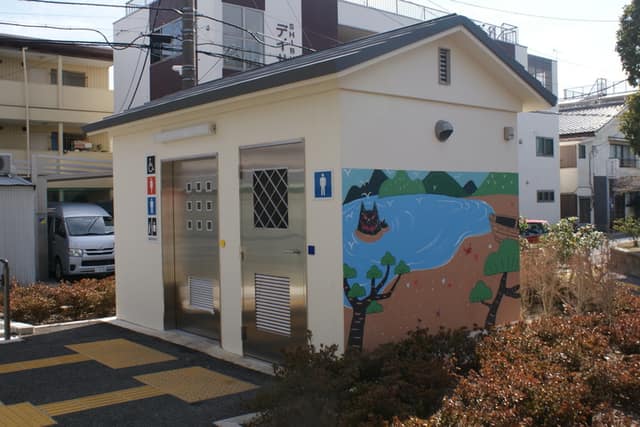 舎人いきいき公園 のトイレ入口写真