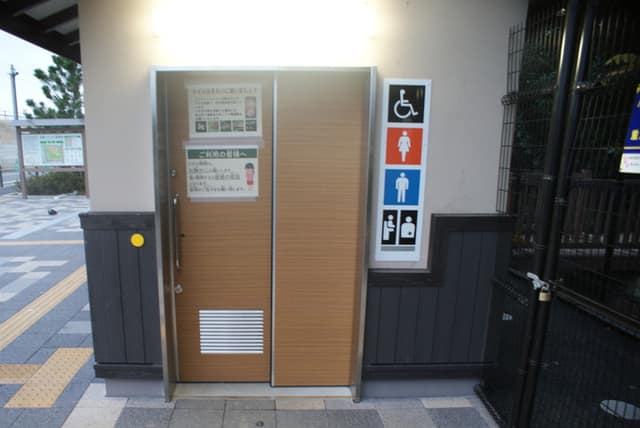佐野いこいの森緑地 のトイレ入口写真