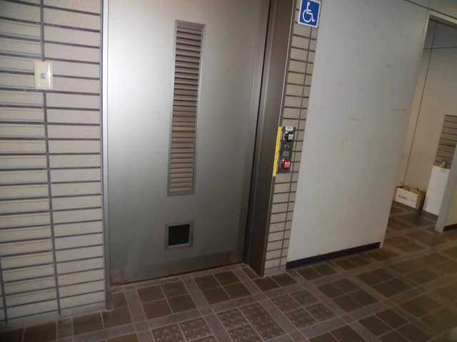 東京都水道局東部第二支所 のトイレ入口写真