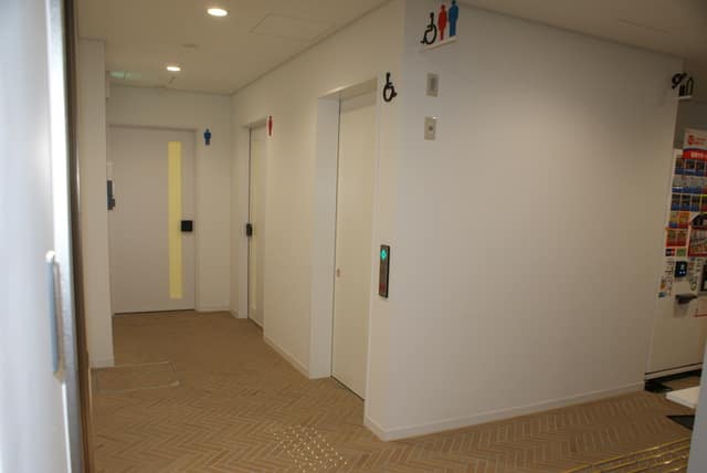 日暮里地域活性化施設(ふらっとにっぽり) のトイレ入口写真