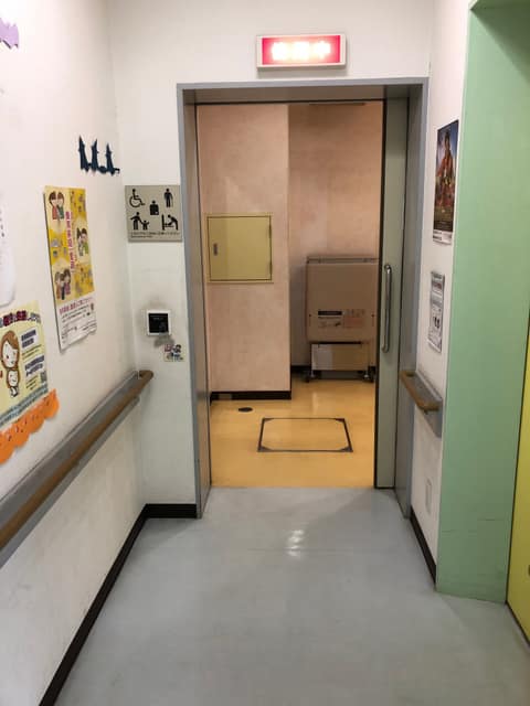 東日暮里ふれあい館 のトイレ入口写真