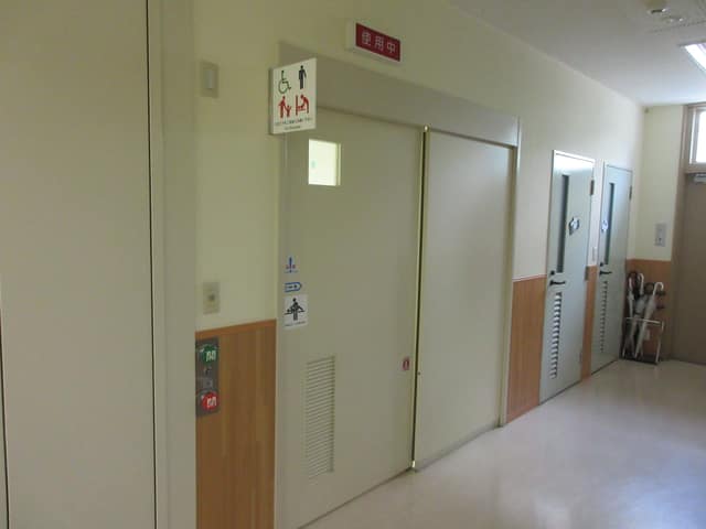 西日暮里ふれあい館 のトイレ入口写真