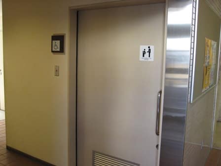 がん予防・健康づくりセンター のトイレ入口写真