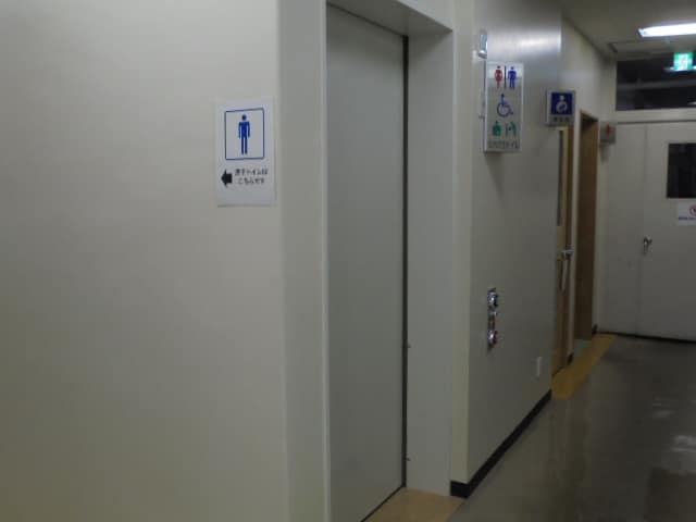 町屋図書館 のトイレ入口写真