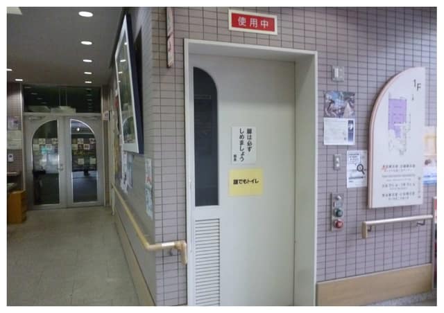 荒川ふるさと文化館 のトイレ入口写真