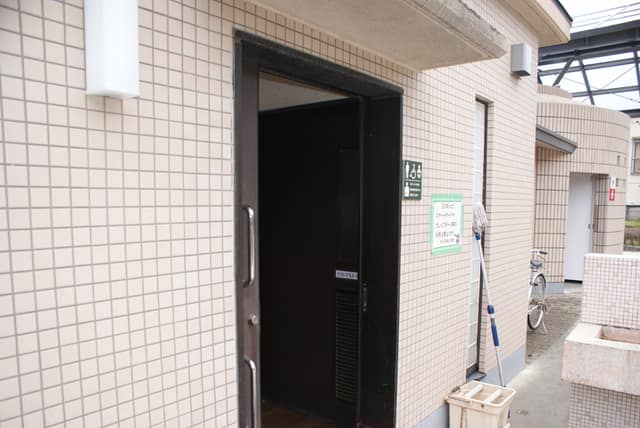 天王公園 のトイレ入口写真