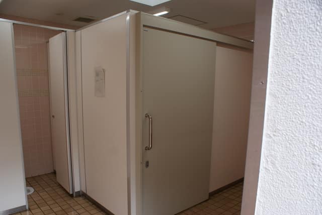 荒川自然公園 のトイレ入口写真