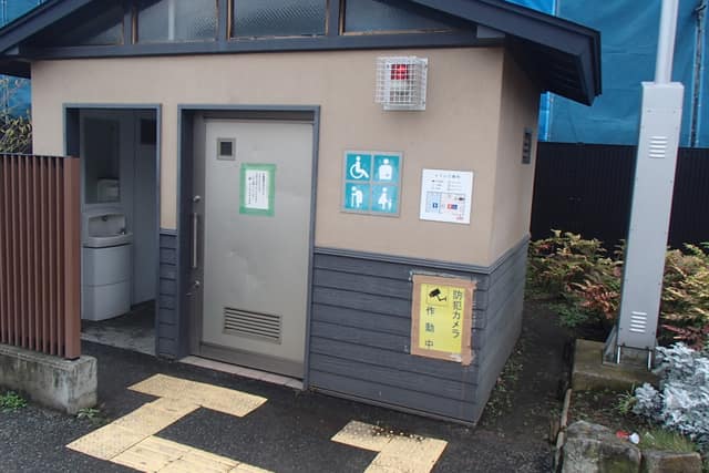 町屋二丁目児童遊園 のトイレ入口写真