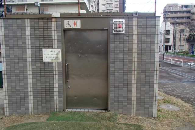町屋六丁目北児童遊園 のトイレ入口写真