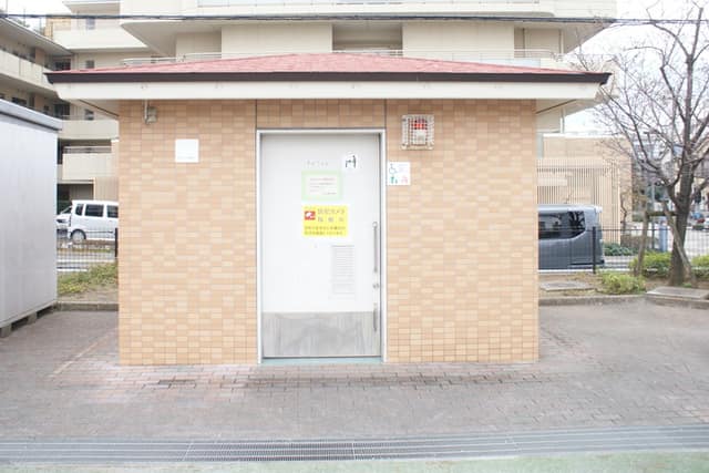 町屋七丁目公園 のトイレ入口写真