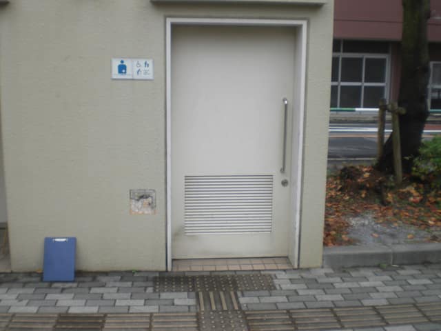 峡田児童遊園 のトイレ入口写真