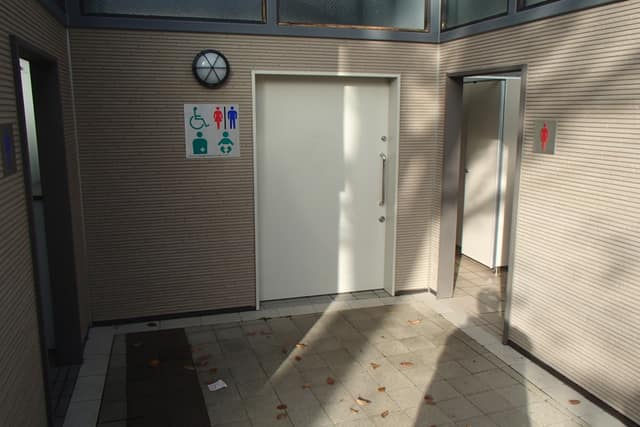 藍染公園 のトイレ入口写真