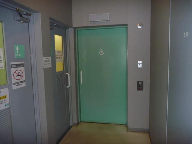 あらかわ遊園スポーツハウス のトイレ入口写真