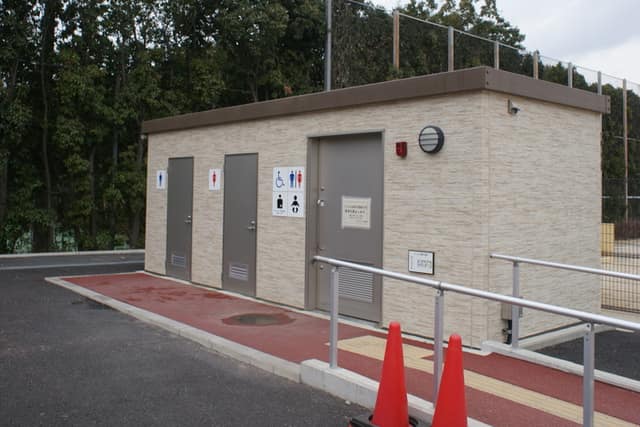 東尾久運動場 のトイレ入口写真