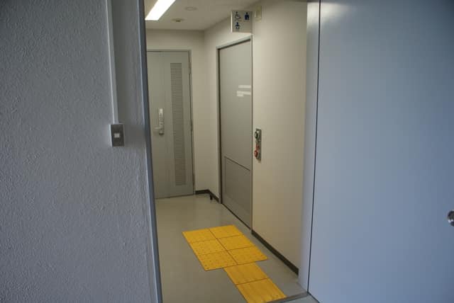 東京都水道局文京営業所 のトイレ入口写真
