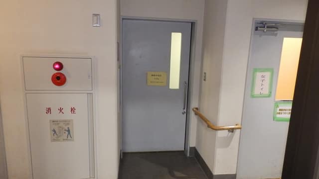 不忍通りふれあい館(根津地域活動センター) のトイレ入口写真