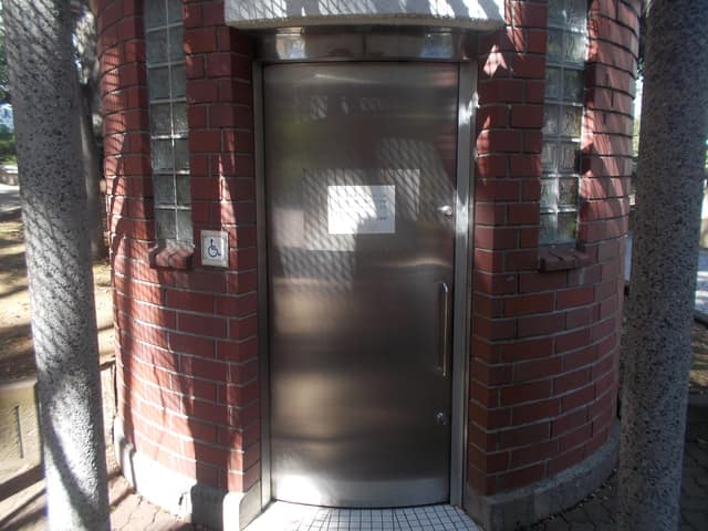 大塚公園 のトイレ入口写真
