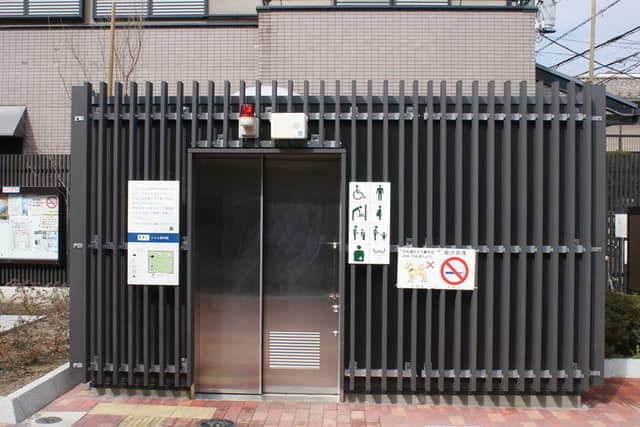 根津二丁目児童遊園 のトイレ入口写真