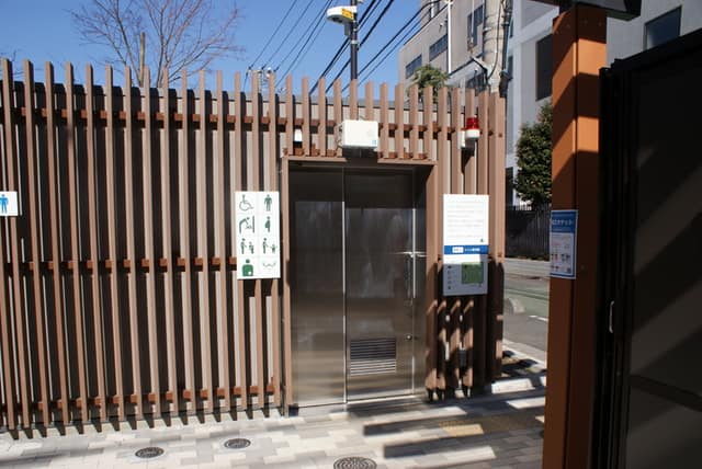 大観音児童遊園 のトイレ入口写真