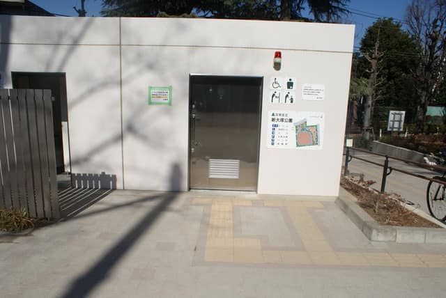 新大塚公園 のトイレ入口写真