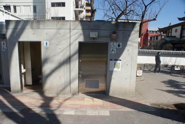 大塚窪町公園 のトイレ入口写真