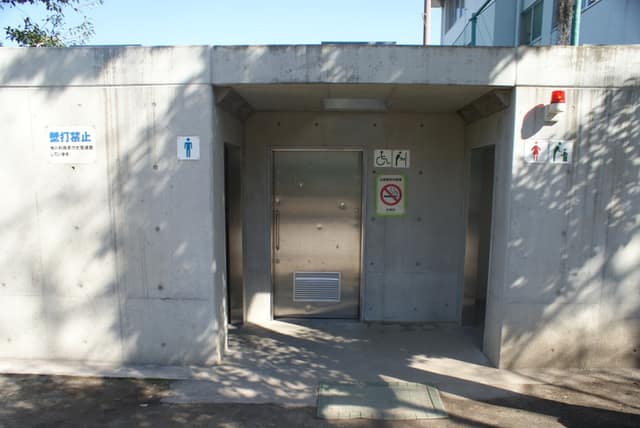 竹早公園 のトイレ入口写真