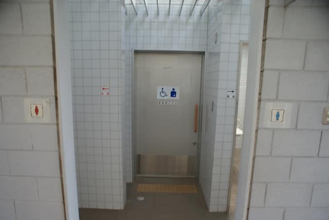 目白台運動公園 のトイレ入口写真