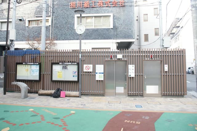 関口一丁目公衆便所 のトイレ入口写真