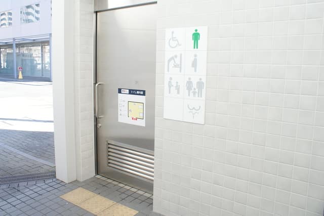 駕籠町公衆便所 のトイレ入口写真