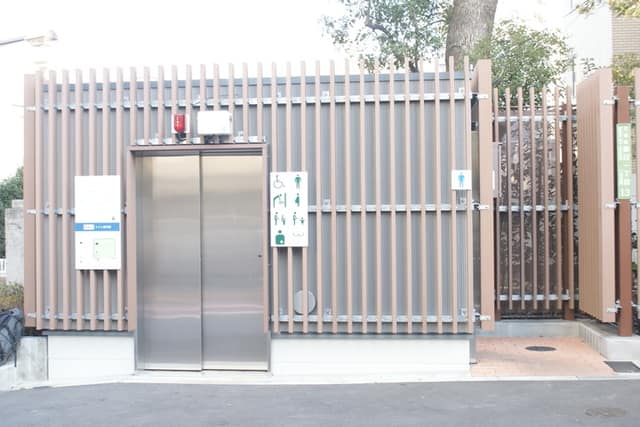 富坂上公衆便所 のトイレ入口写真