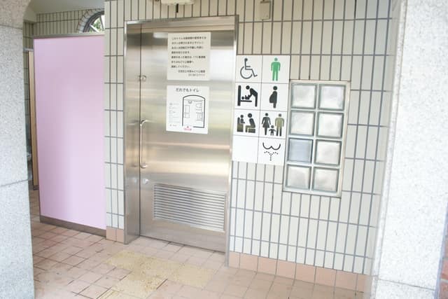 播磨坂公衆便所 のトイレ入口写真
