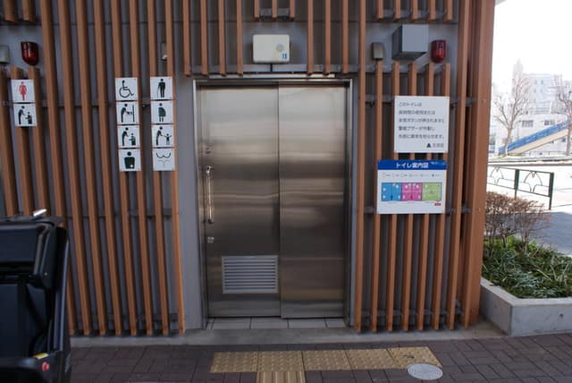 船河原橋際公衆便所 のトイレ入口写真